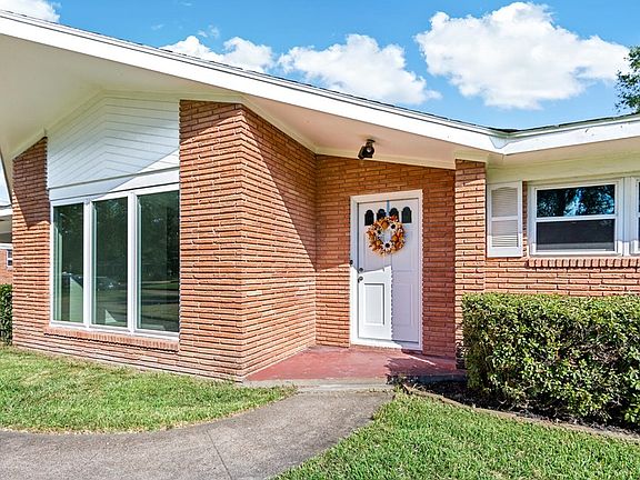 4th image of 3750 Kenwood Dr