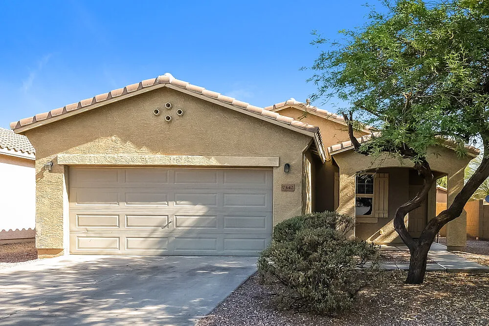 3 bed, 2.0 bath, 1630 sqft, $1,910 — Photo 1