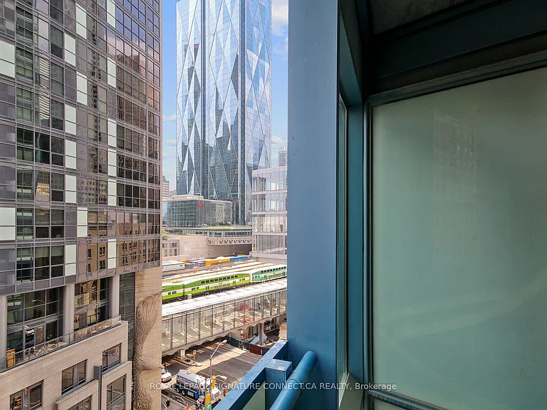 8 The Esplanade #808 — Photo 27