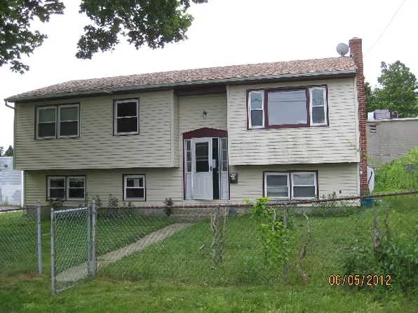 84 Terrace Blvd, New London, CT 06320