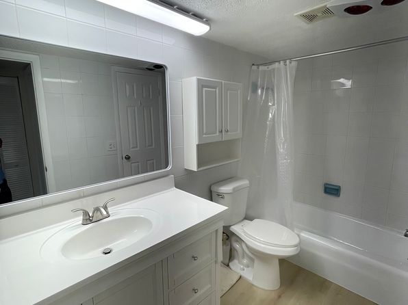 2041 NW 81st Ave APT 412