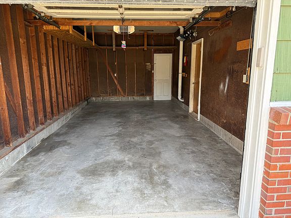 4th image of 1831 Sunny Hill Rd