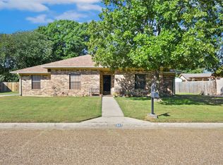 311 Wheeler Creek Ct, Gainesville, TX 76240