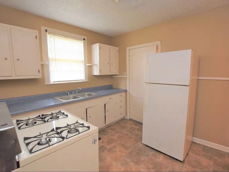 3812 Swanee St — Photo 6