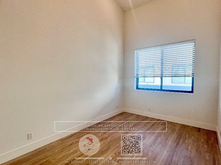 3253 Ettie St #4 — Photo 8