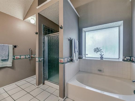 5th image of 2027 Shoreline Dr