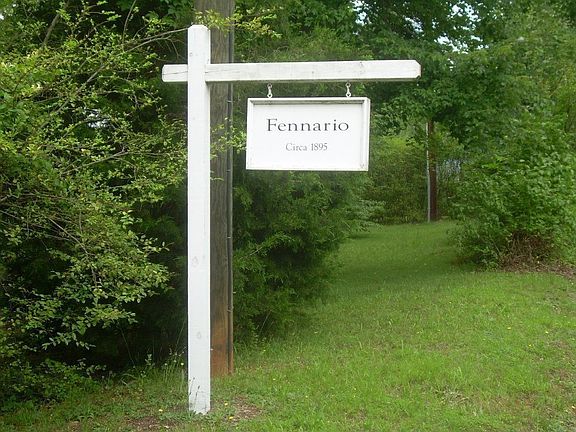 Fennario Entrance Sign