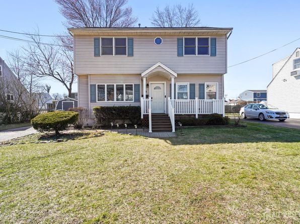 68 W Edward St, Iselin, NJ 08830