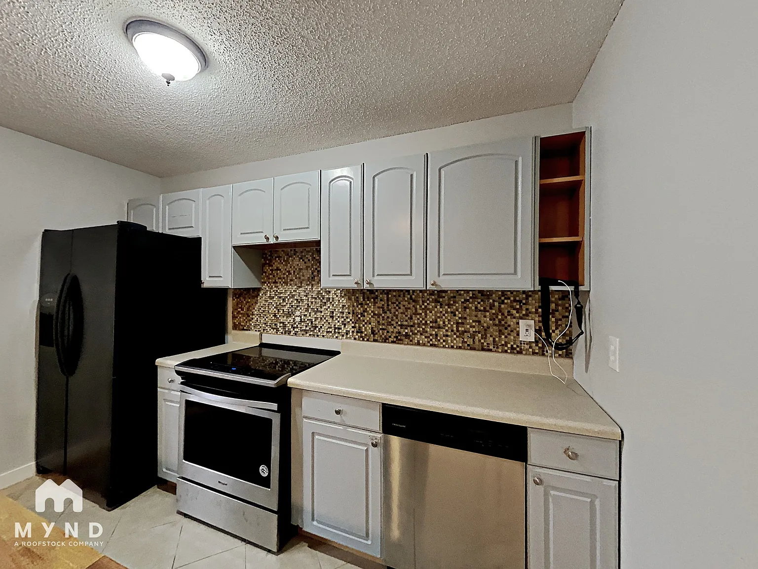 3 bed, 2.0 bath, 984 sqft, $1,745 — Photo 4
