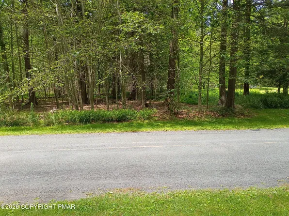 6 Anna Rd, Blakeslee, PA 18610