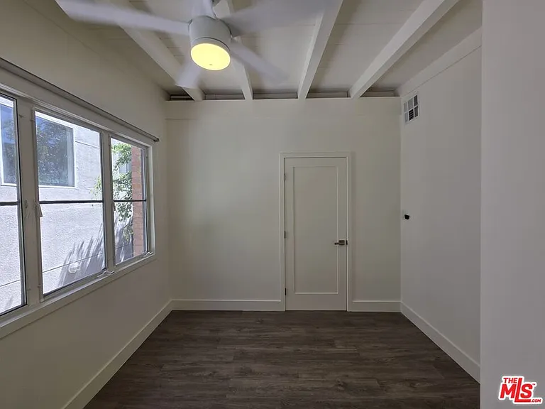 1635 S Beverly Glen Blvd #6 — Photo 41
