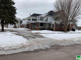 207 S Altona St, Holstein, IA 51025