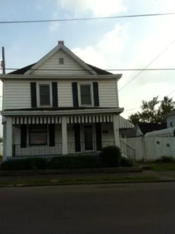 2210 Grant St photo 1