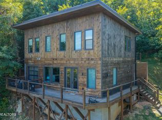 809 Chestnut Dr, Gatlinburg, TN 37738