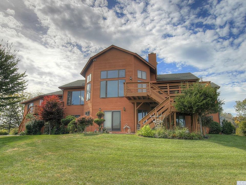 1st image of 60 Lakeview Dr #118