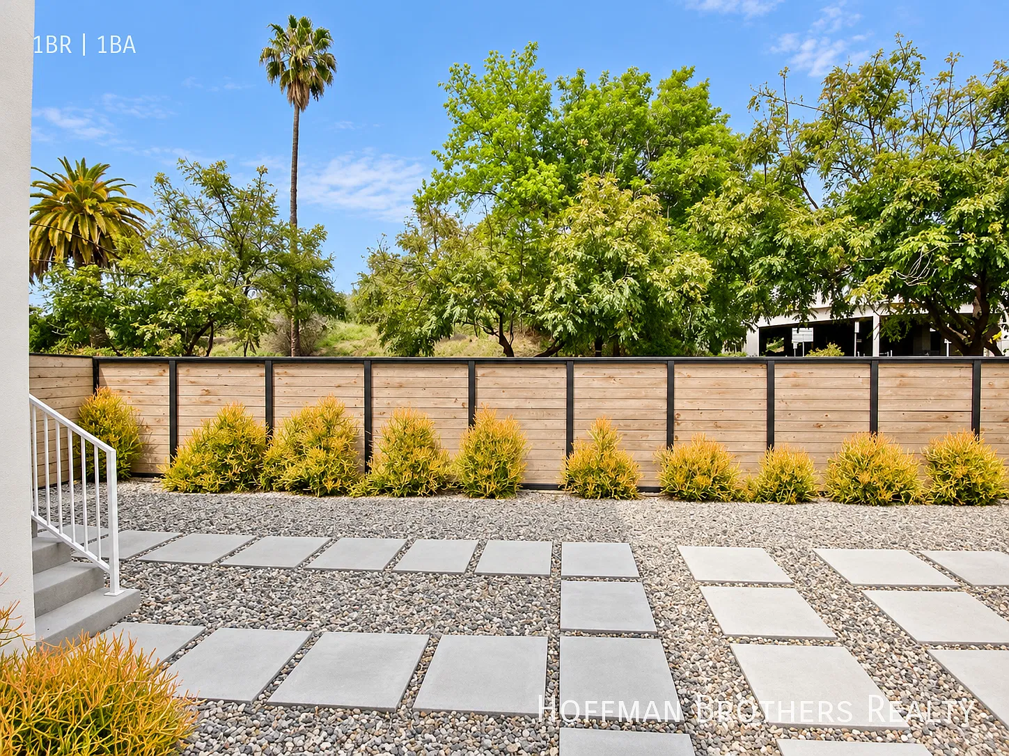 1 Month Free! Updated 1br With Washer/Dryer, Stainless Steel Appliances & Parking! — Photo 4