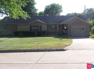 332 S 69th St, Omaha, NE 68132