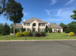 16 Forestdale Dr, Whitehouse Station, NJ 08889