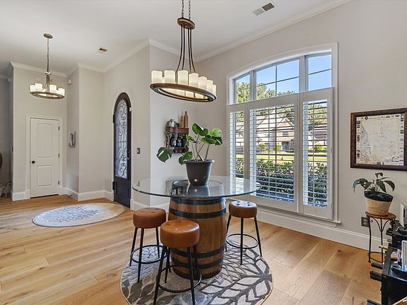 5th image of 8273 Thorne Dr