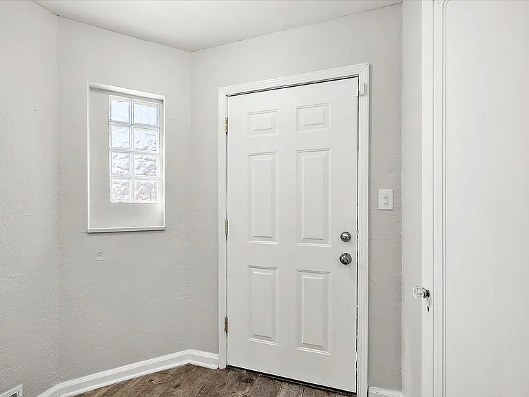 10500 Somerset Ave — Photo 14