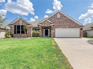 302 Robelmont Dr, College Station, TX 77845