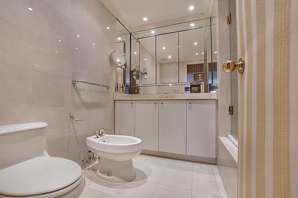 Rented by Bond New York | media 59