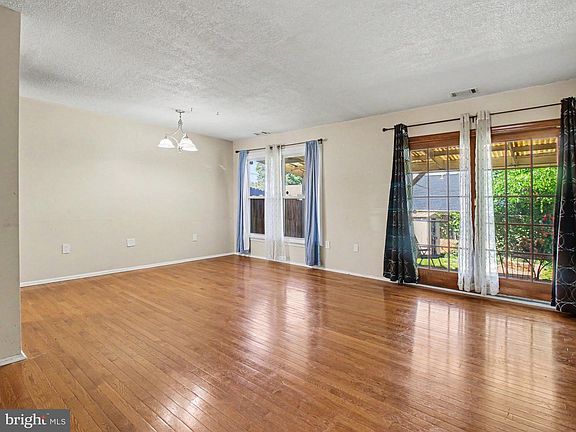 5th image of 17918 Hickory Ln
