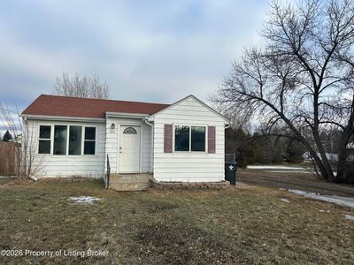 611 1st Ave SE, Dickinson, ND, 58601
