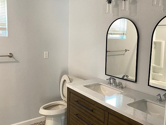 5th image of 4715 Kansas St #3