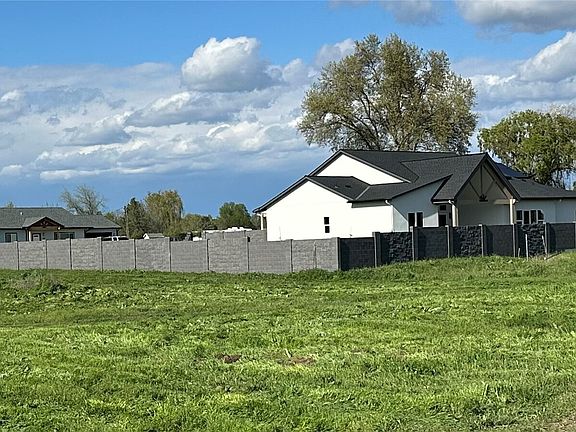 3rd image of 571 SW 12 SW