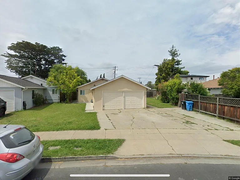 502 Wessex Way — Photo 1