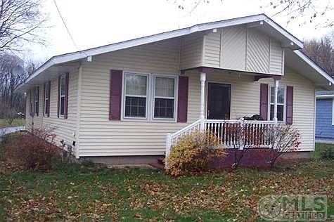 2nd image of 2362 Territorial Rd W