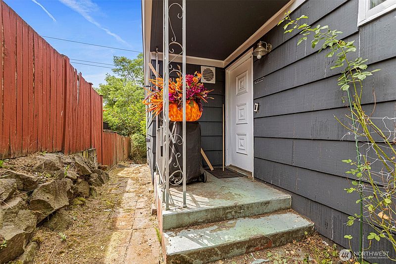 2nd image of 9628 5th Ave NE