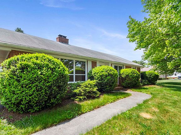 2nd image of 740 Mountain View Dr