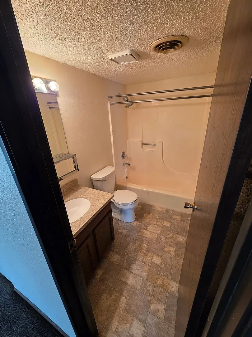 2 Bedrooms. One Great Place to Call Home. — Photo 4