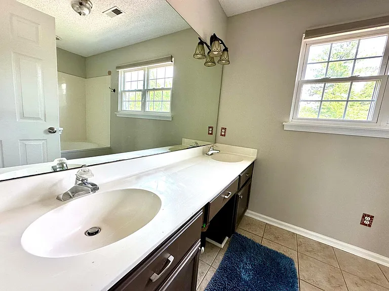 8425 Hirsch Dr — Photo 22