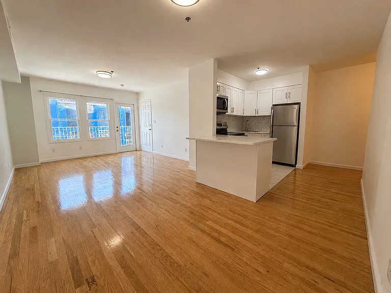 422 6th St #2 — Photo 4