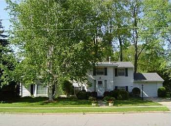 2nd image of 1850 Sherbrook Way