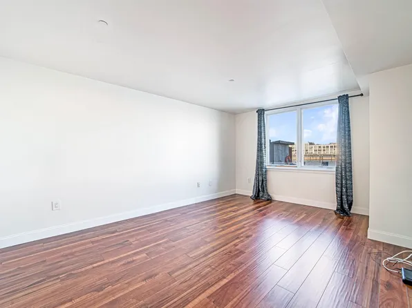 600 Harbor Boulevard image 14 of 27