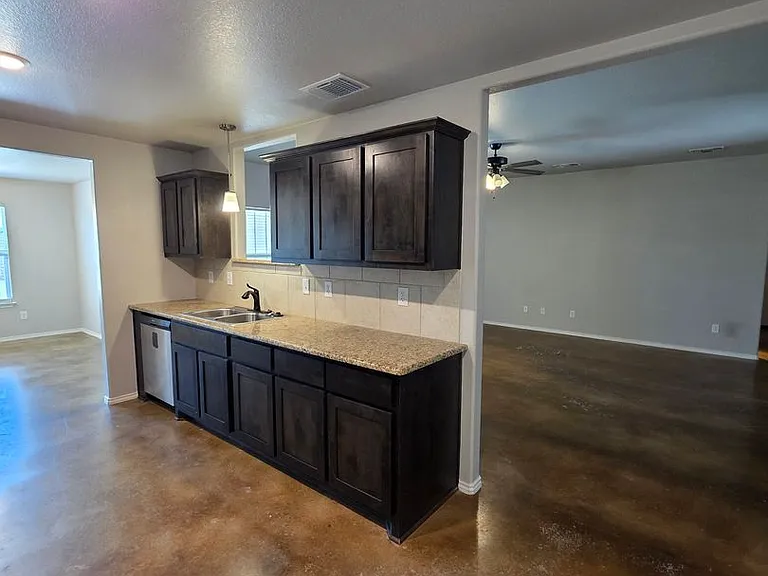 3103 Goblin Dr — Photo 7