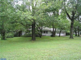 1 Maple Ln, Pennington, NJ