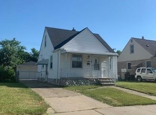 8289 Stephens Rd, Center Line, MI 48015