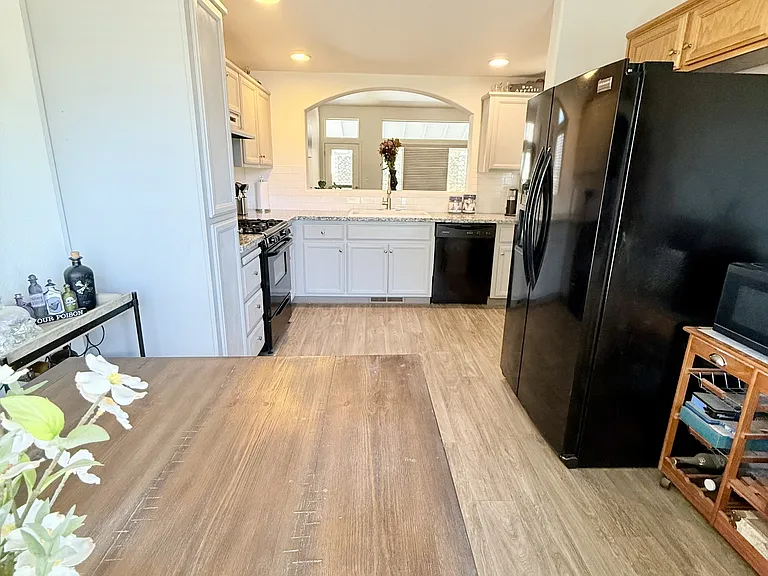 524 Darren Way — Photo 8