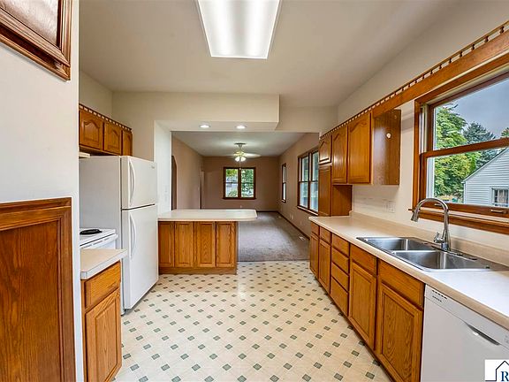 3rd image of 305 N Secor St