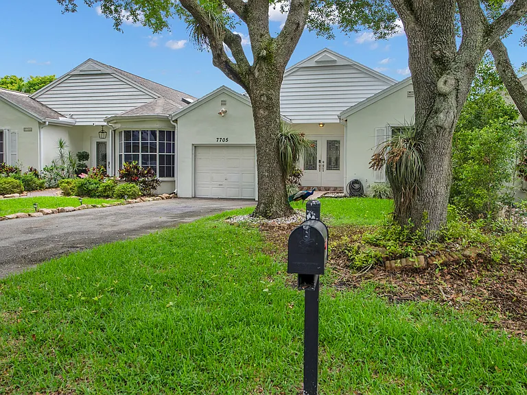 7705 Forest Green Ln — Photo 3