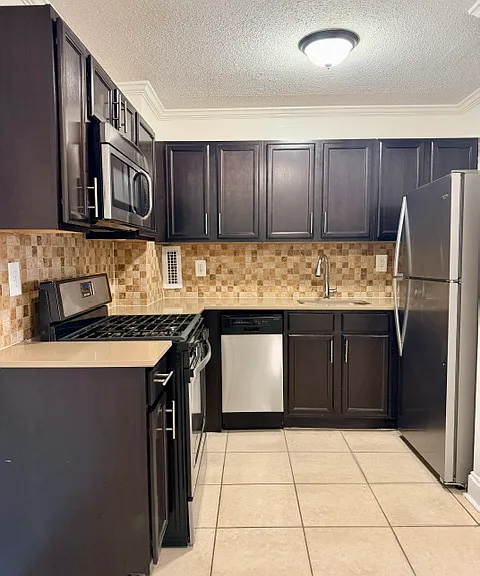 44 Sidney Ave W #10P — Photo 1