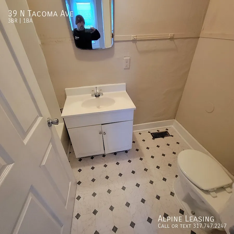 39 N Tacoma Ave photo 1