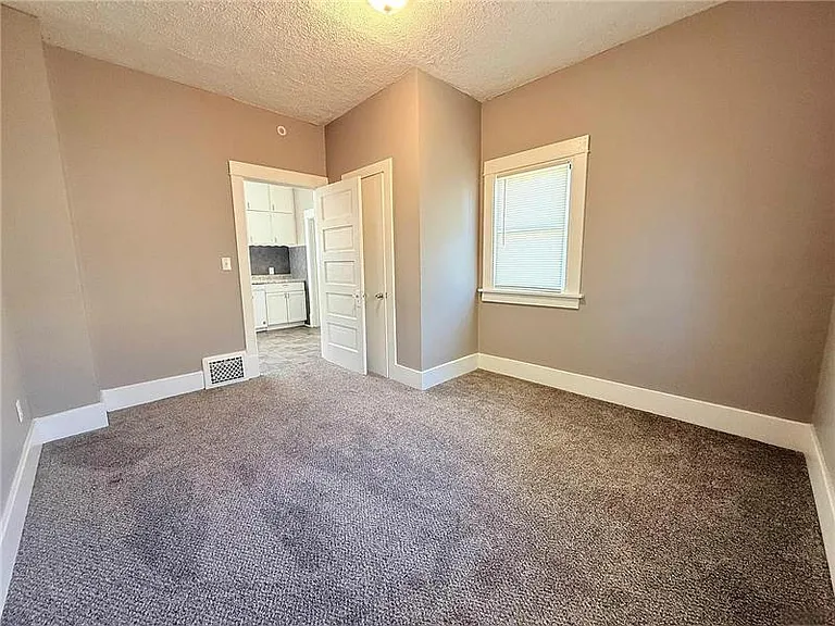 6521 Logan Ave — Photo 8