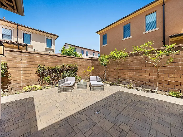68 Henson — Photo 25