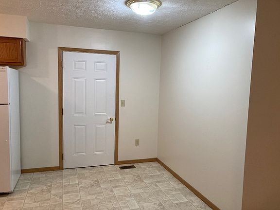 4th image of 1803 E Capital Ave